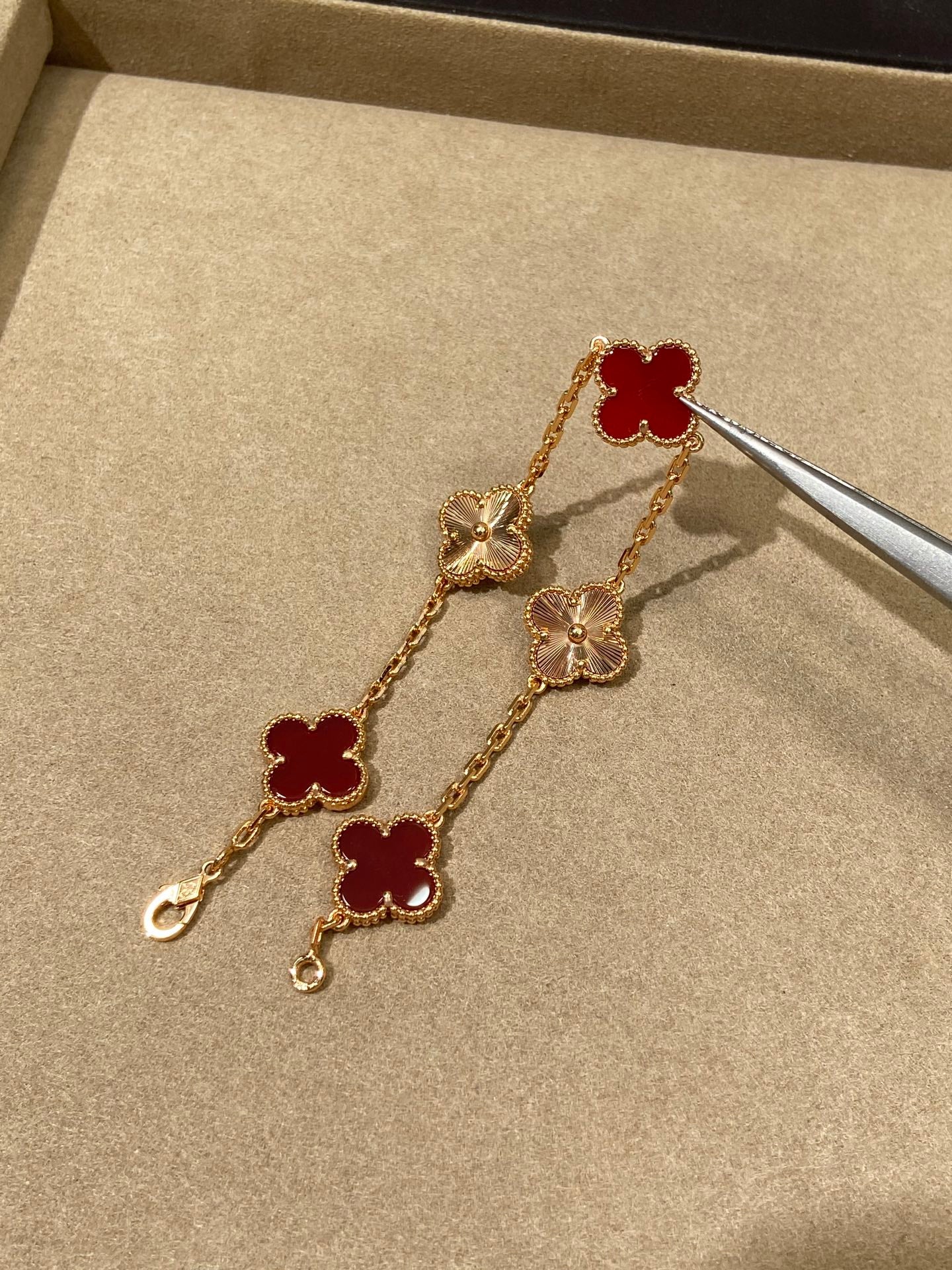 Five-flower bracelet ceramic laser