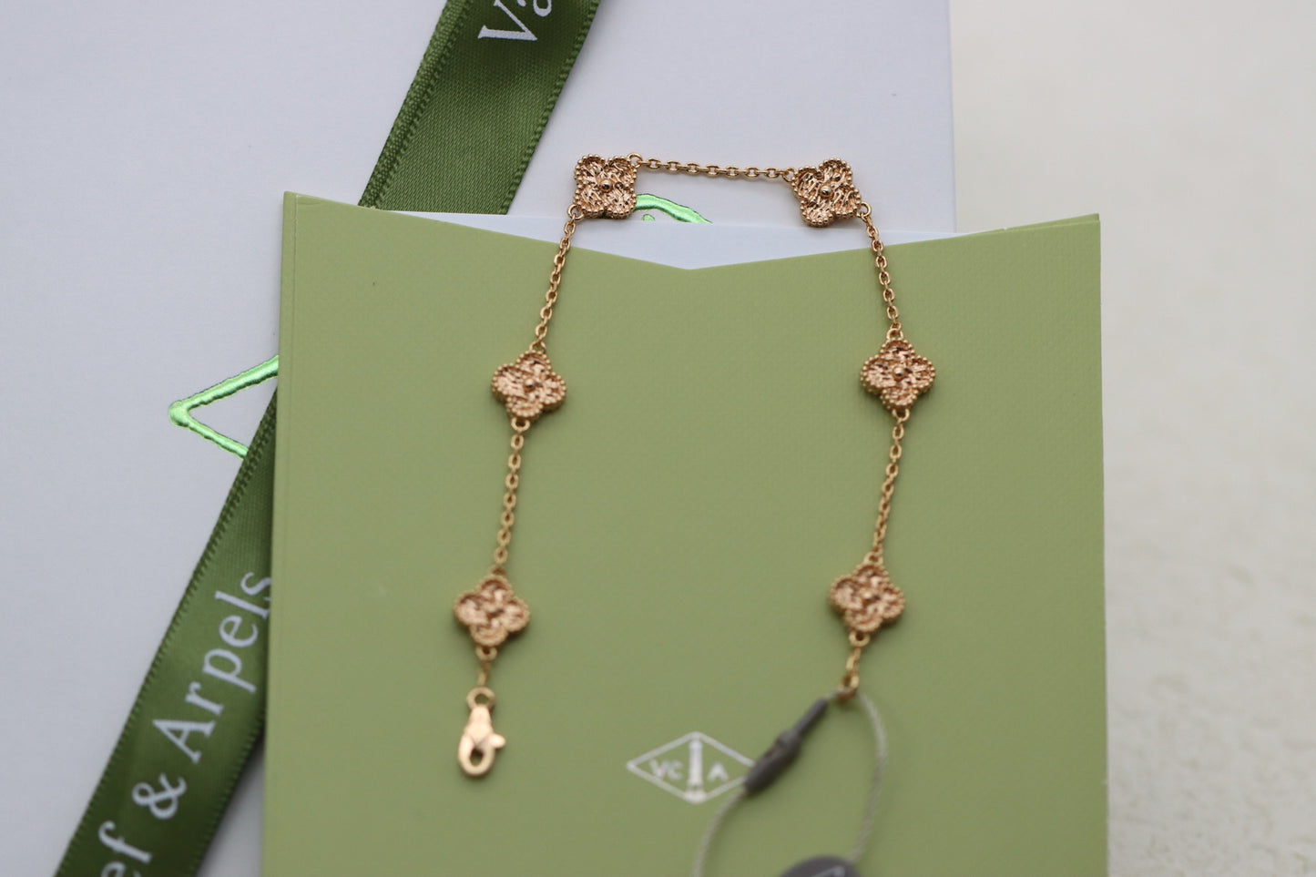 Your Lava Four-Leaf Clover Small Six Flower Bracelet