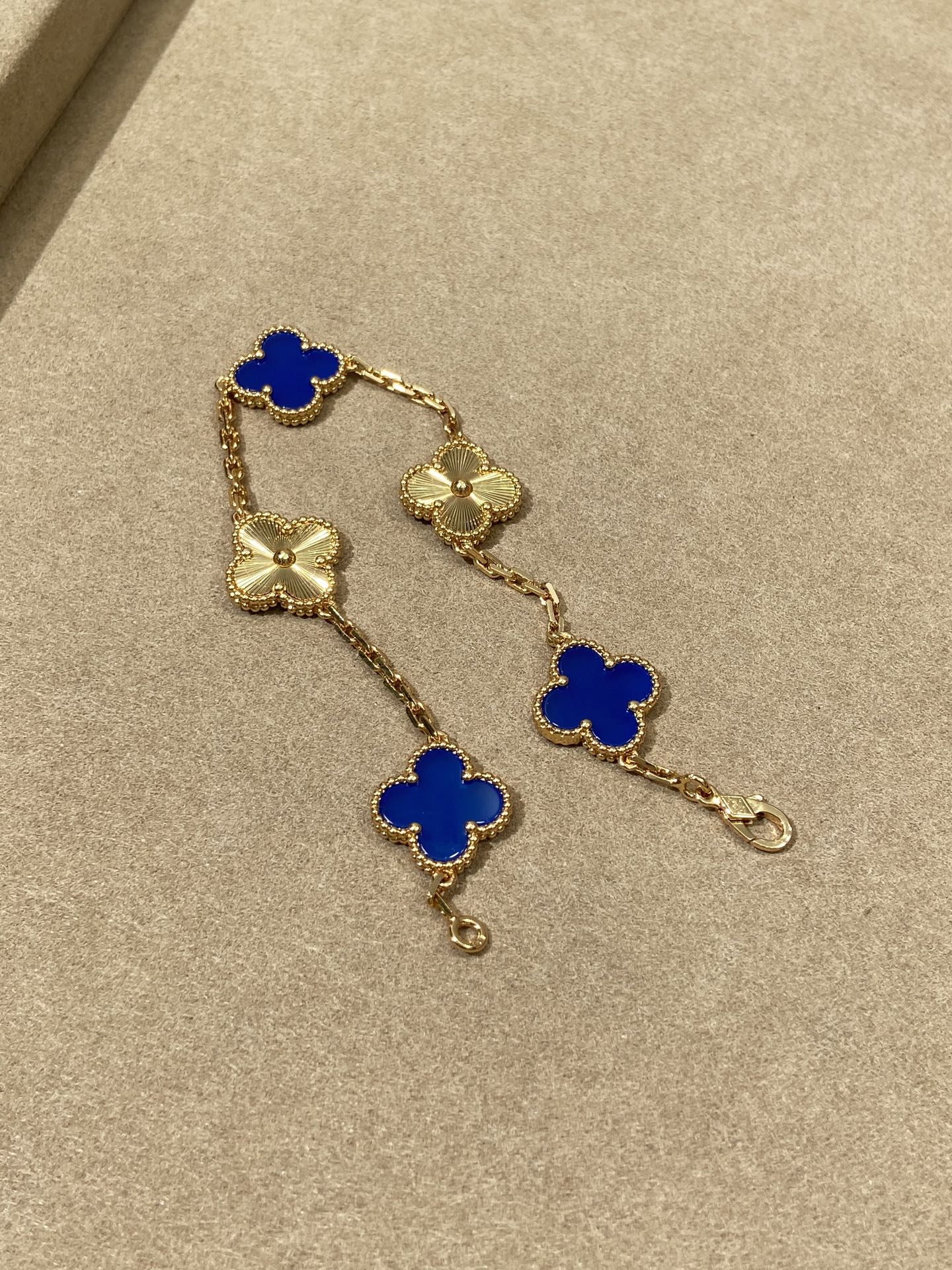 Five-flower bracelet ceramic laser