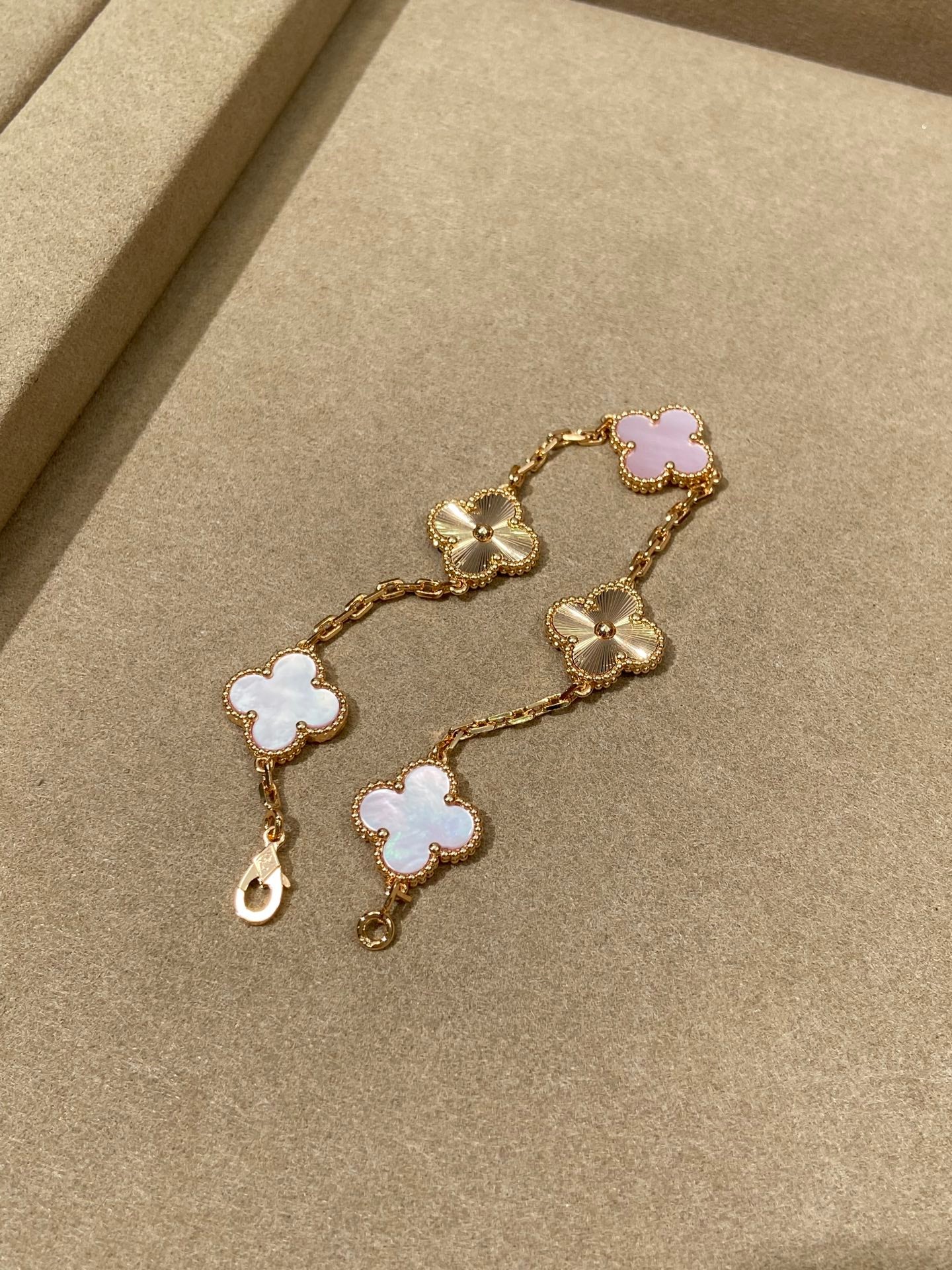 Five-flower bracelet ceramic laser