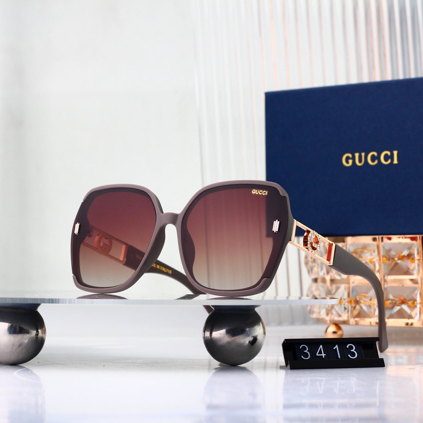 Full frame square sunglasses