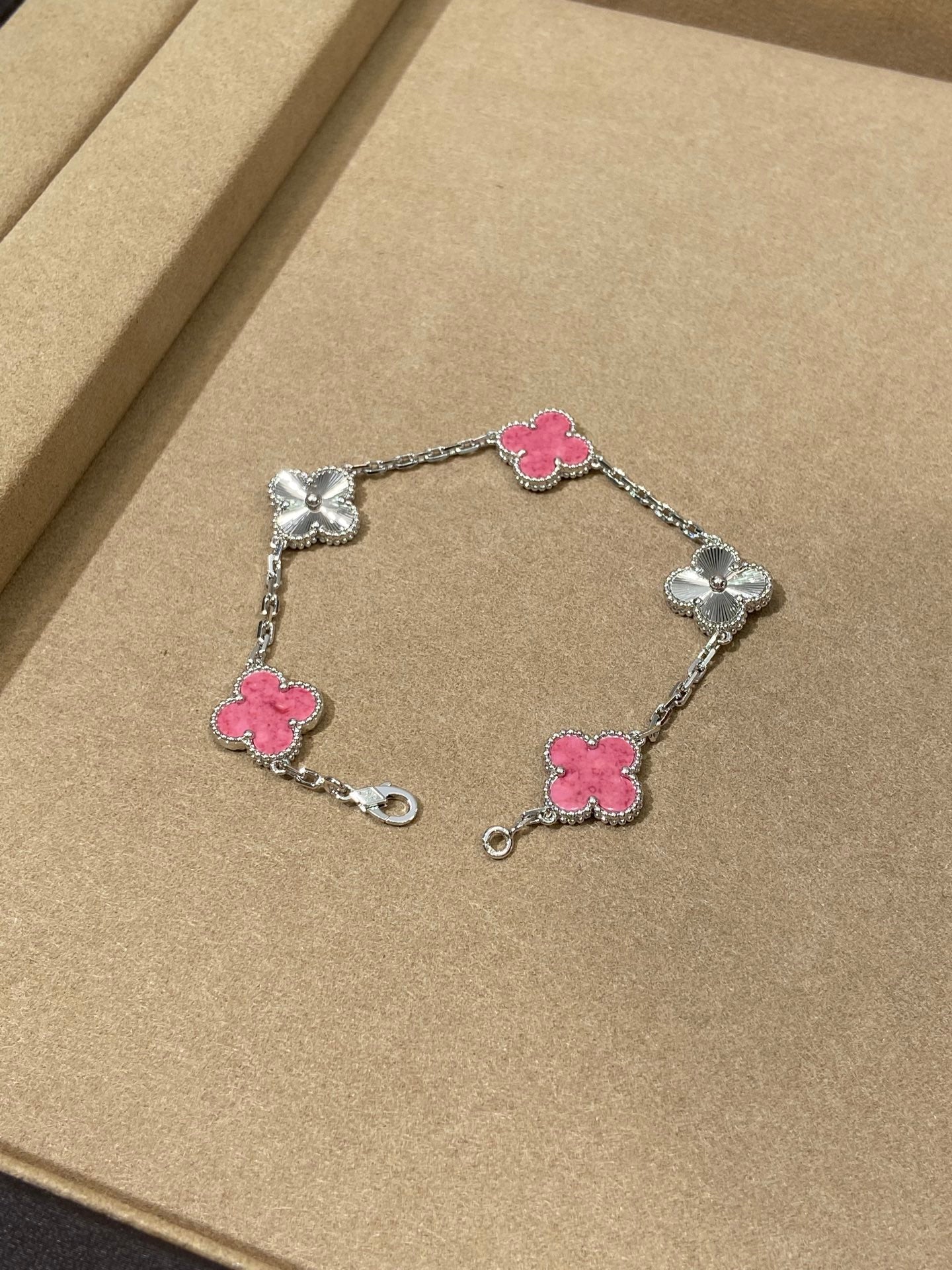 Five-flower bracelet ceramic laser